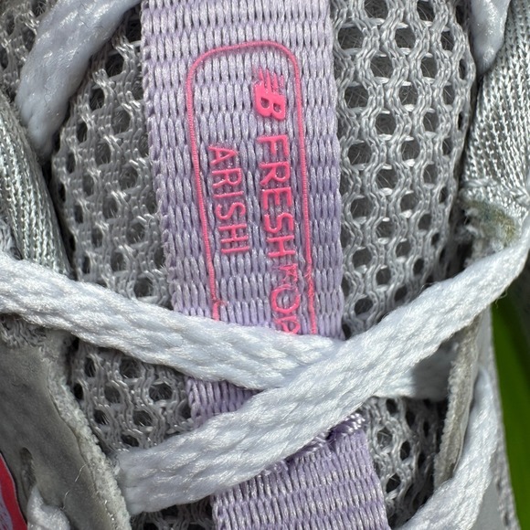 New Balance Fresh Foam Arishi V3 Rainbow Tie Dye Running Shoes Girls Size 4 - Picture 8 of 11